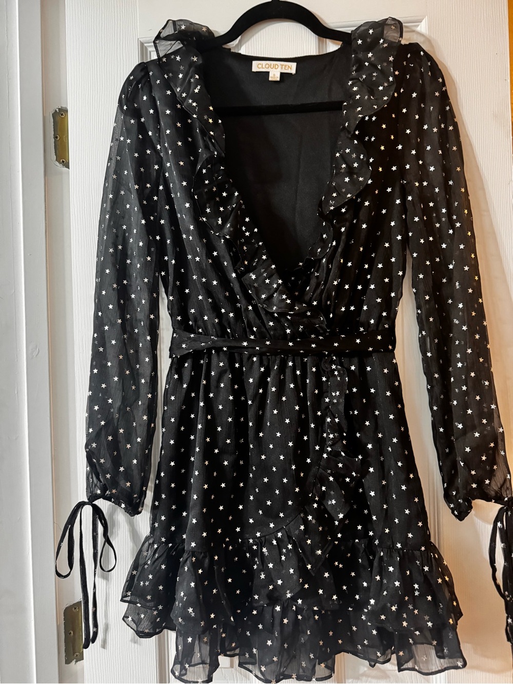 Cloud Ten Black Star-Print Ruffle Wrap Dress